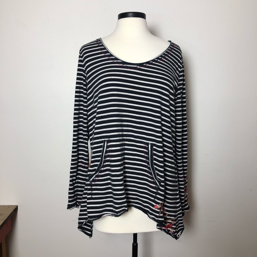 B&W Long-sleeve Top w/ Embroidered Detail